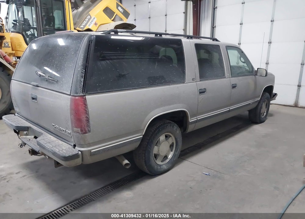 1999 CHEVROLET SUBURBAN 1500 LT VIN: 1GNFK16R0XJ576747