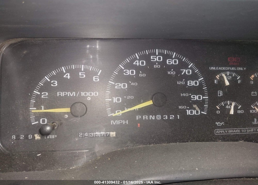 1999 CHEVROLET SUBURBAN 1500 LT VIN: 1GNFK16R0XJ576747