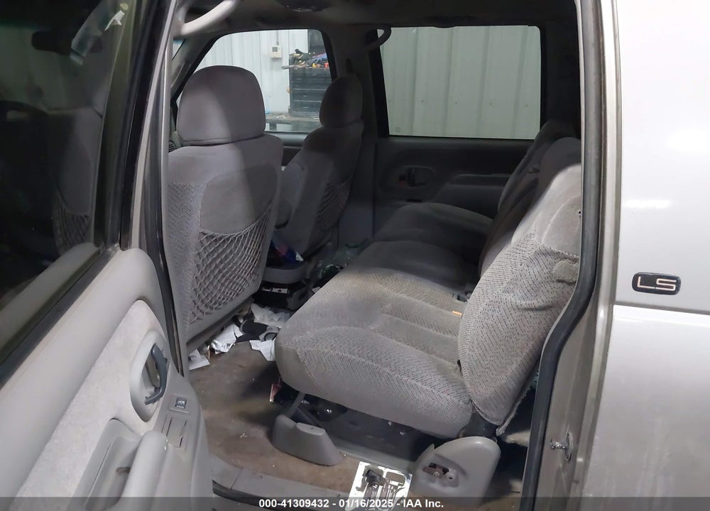 1999 CHEVROLET SUBURBAN 1500 LT VIN: 1GNFK16R0XJ576747