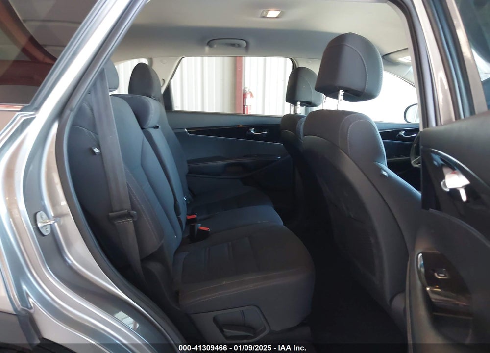 2017 KIA SORENTO 3.3L LX VIN: 5XYPG4A5XHG229433