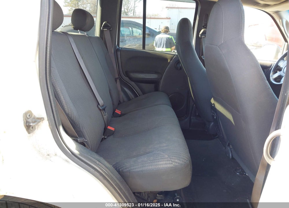 2002 JEEP LIBERTY SPORT VIN: 1J4GL48K72W262899