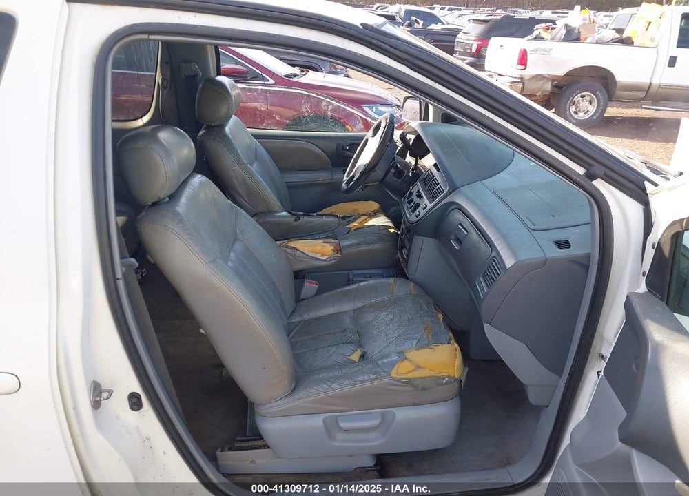 1999 TOYOTA SIENNA XLE VIN: 4T3ZF13C5XU161001