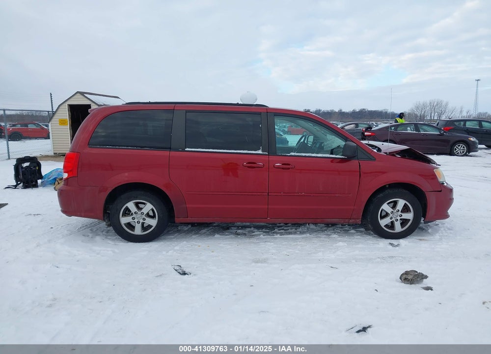 2011 DODGE GRAND CARAVAN VIN: 2D4RN3DG8BR621516