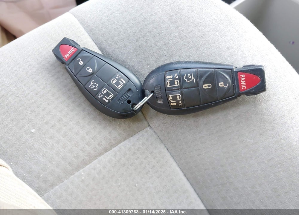 2011 DODGE GRAND CARAVAN VIN: 2D4RN3DG8BR621516