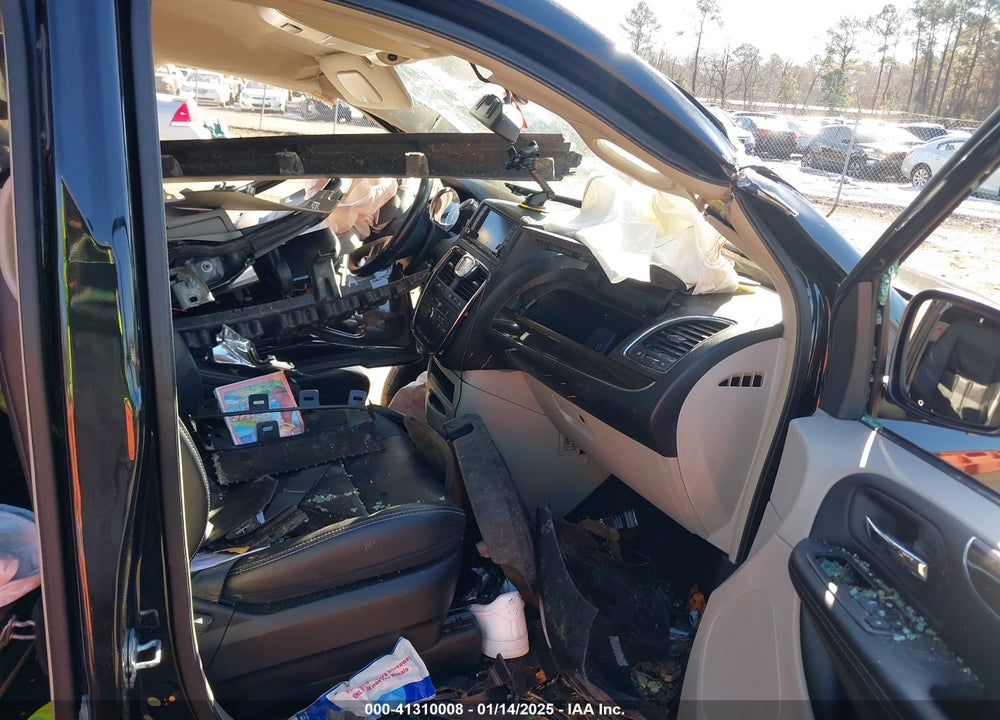 2014 CHRYSLER TOWN & COUNTRY VIN: 2C4RC1BG2ER237147
