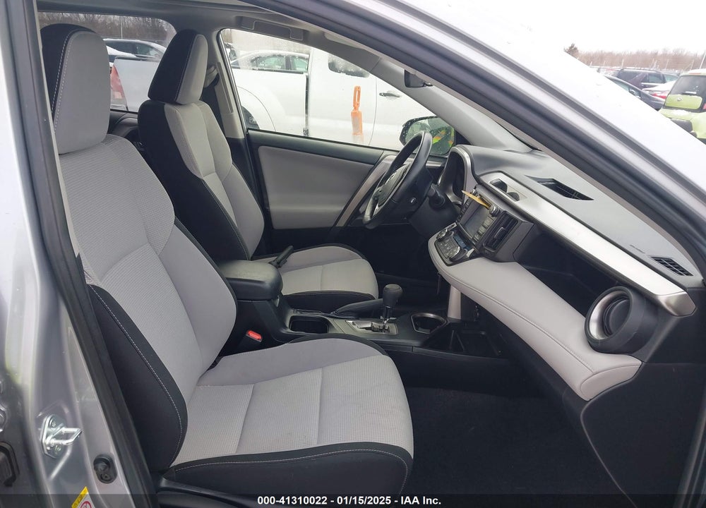 2018 TOYOTA RAV4 ADVENTURE/XLE VIN: JTMRFREV7JD243801