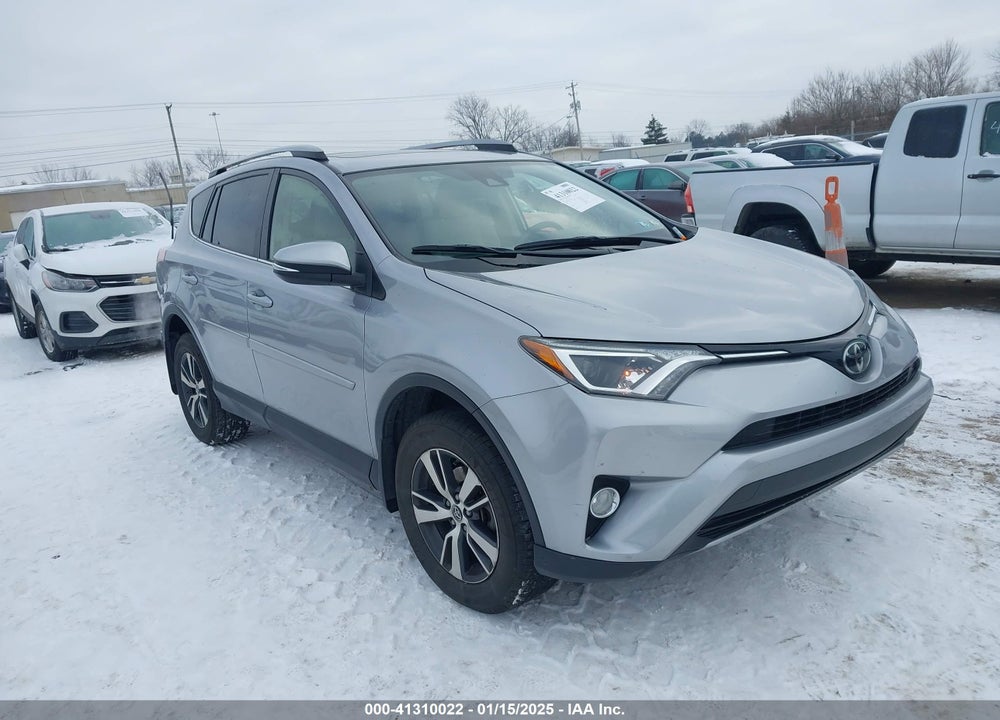 2018 TOYOTA RAV4 ADVENTURE/XLE VIN: JTMRFREV7JD243801