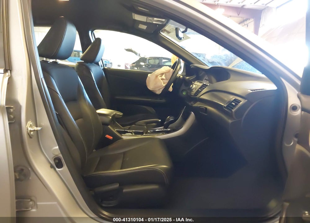 2017 HONDA ACCORD VIN: 1HGCR2F59HA030879