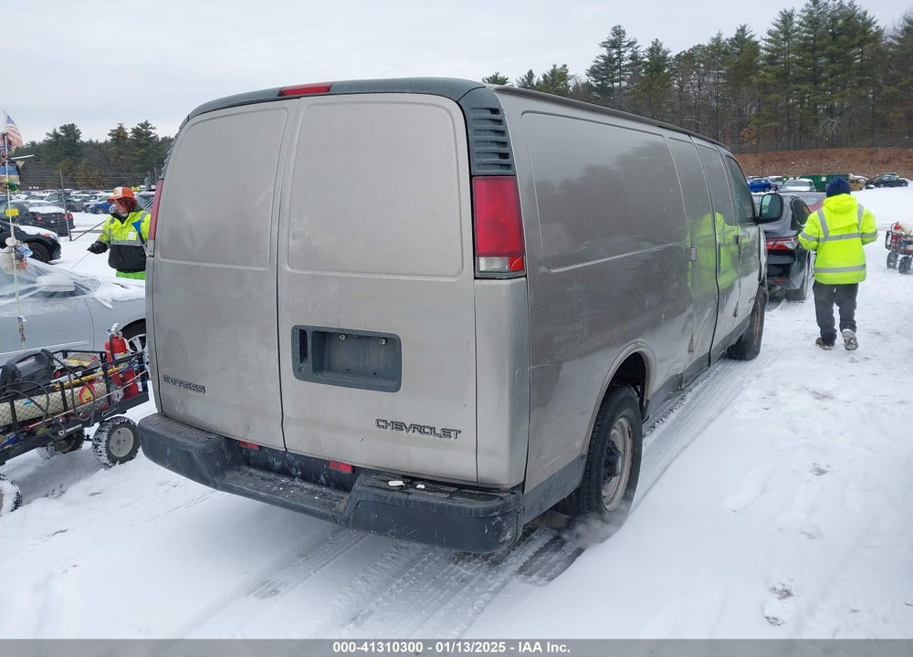 2002 CHEVROLET EXPRESS CARGO VAN VIN: 1GCHG39R621165355