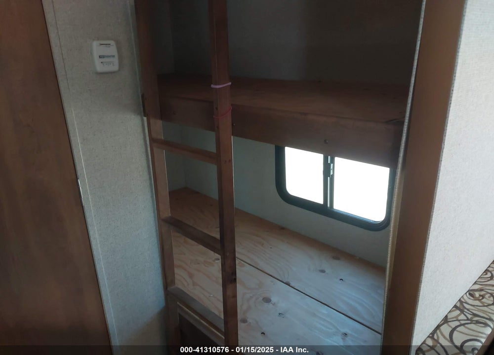 2017 COACHMEN APEX VIN: 5ZT2CXHC8HA010304