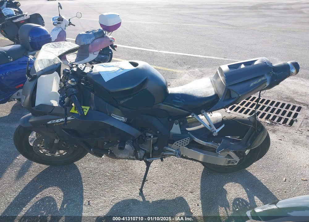 2005 HONDA CBR1000 RR VIN: JH2SC57035M100099
