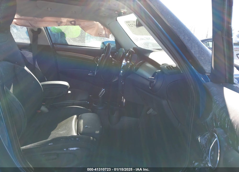 2023 MINI HARDTOP 4 DOOR VIN: WMW53DK08P2T49484