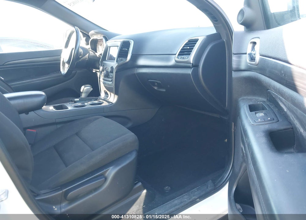 2020 JEEP GRAND CHEROKEE VIN: 1C4RJEAG0LC305711
