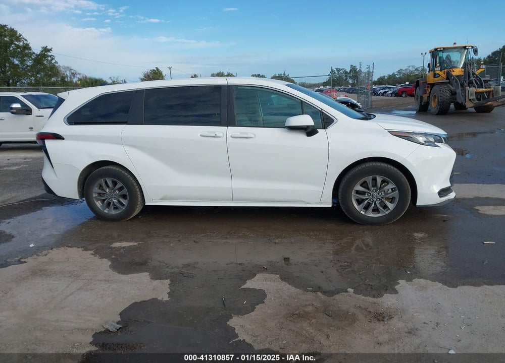 2022 TOYOTA SIENNA LE VIN: 5TDKRKEC3NS110851