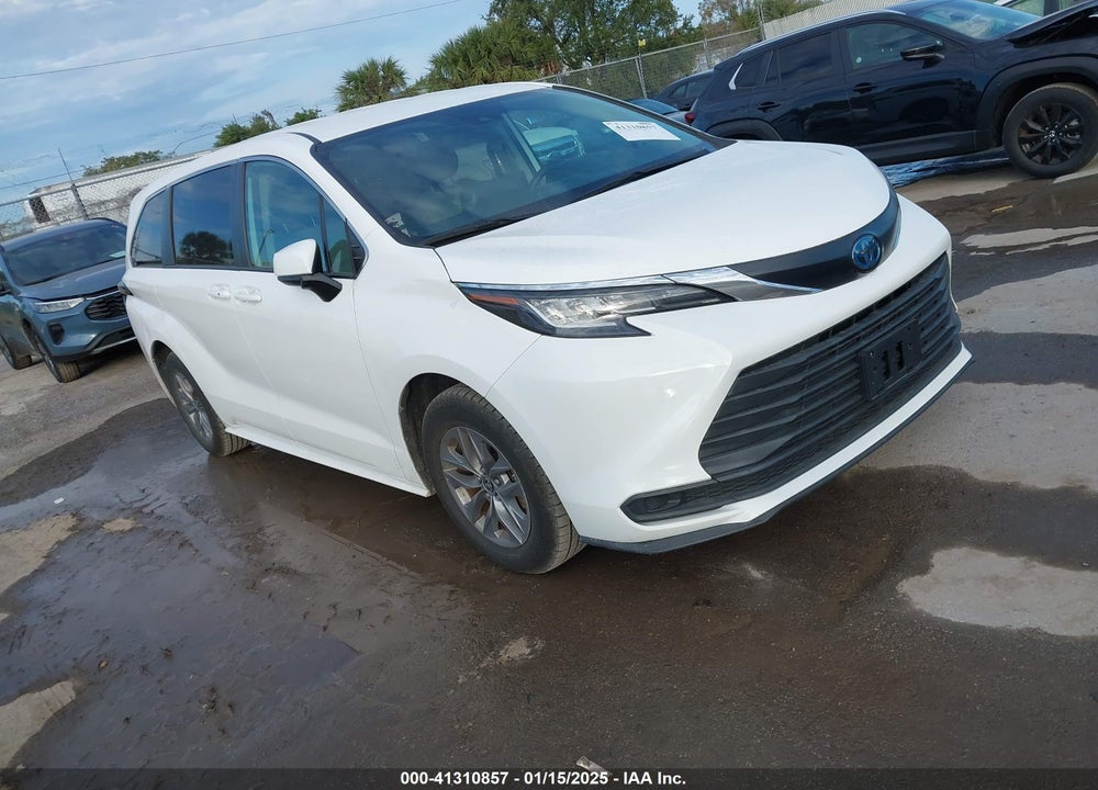 2022 TOYOTA SIENNA LE VIN: 5TDKRKEC3NS110851