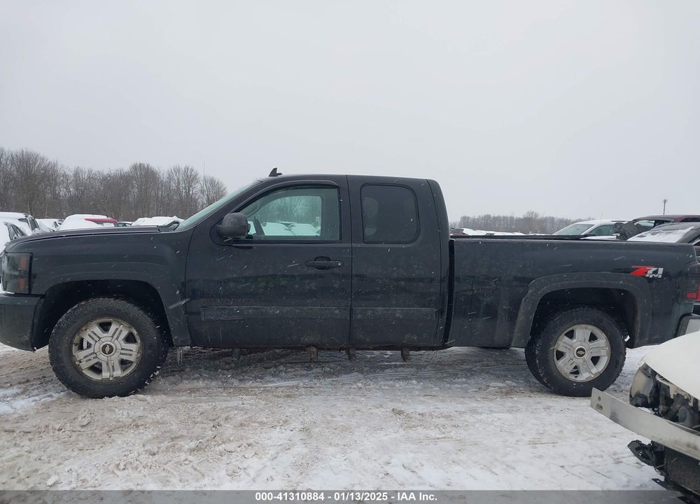 2011 CHEVROLET SILVERADO 1500 VIN: 1GCRKSE39BZ327561