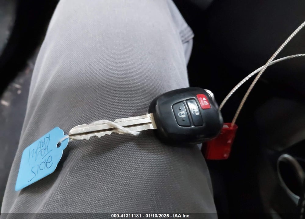 2015 TOYOTA RAV4 XLE VIN: 2T3RFREV1FW253279