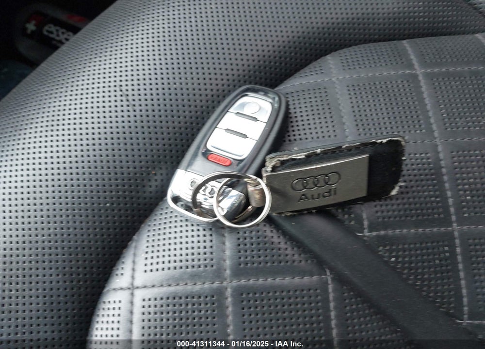 2016 AUDI A8 VIN: WAU43AFDXGN005323