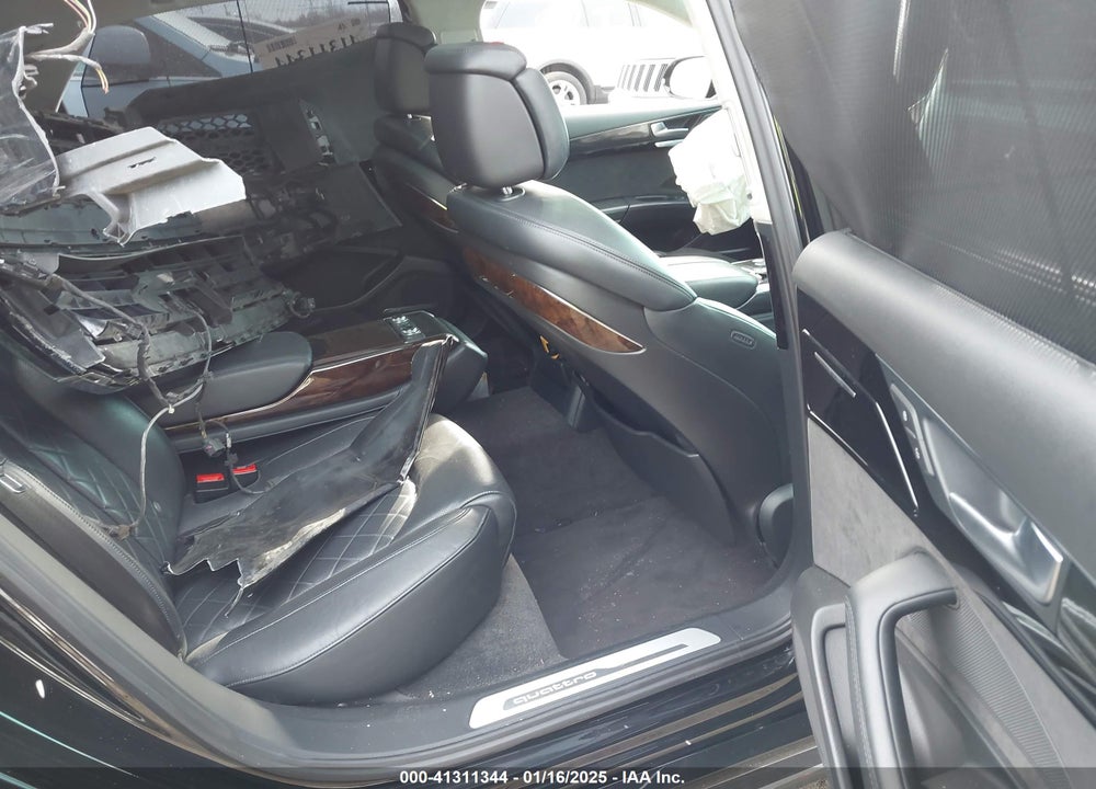 2016 AUDI A8 VIN: WAU43AFDXGN005323