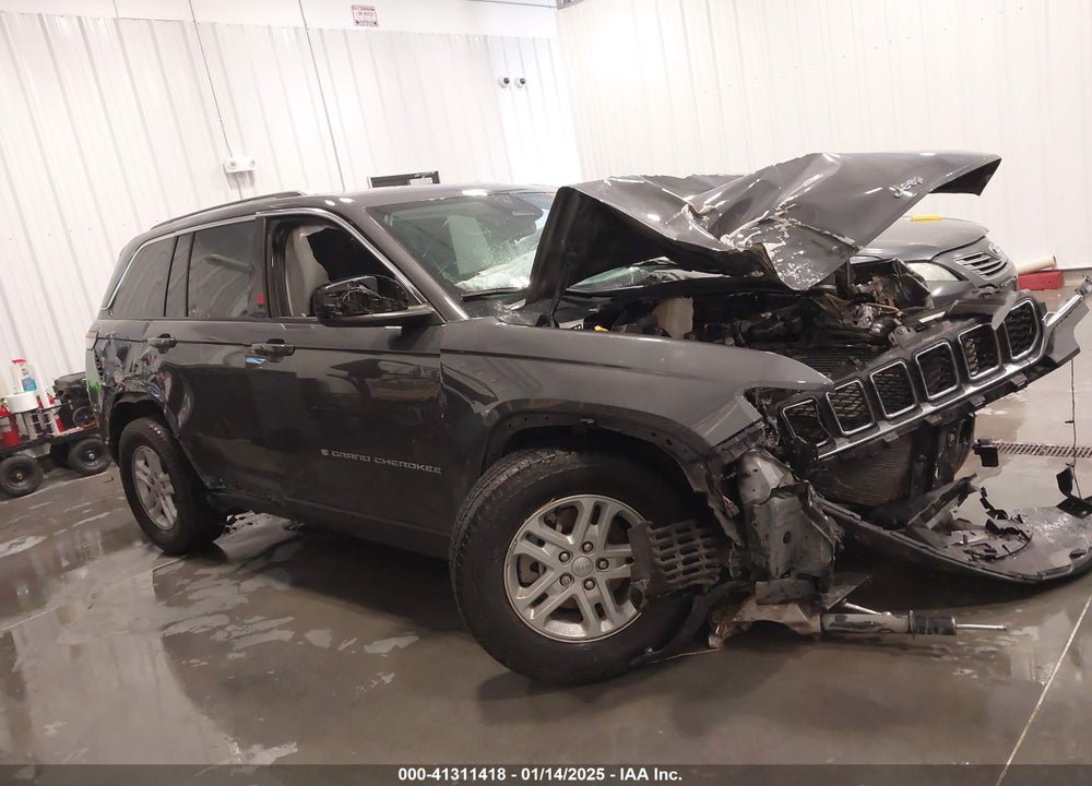 2023 JEEP GRAND CHEROKEE LAREDO 4X4 VIN: 1C4RJHAG9P8890136