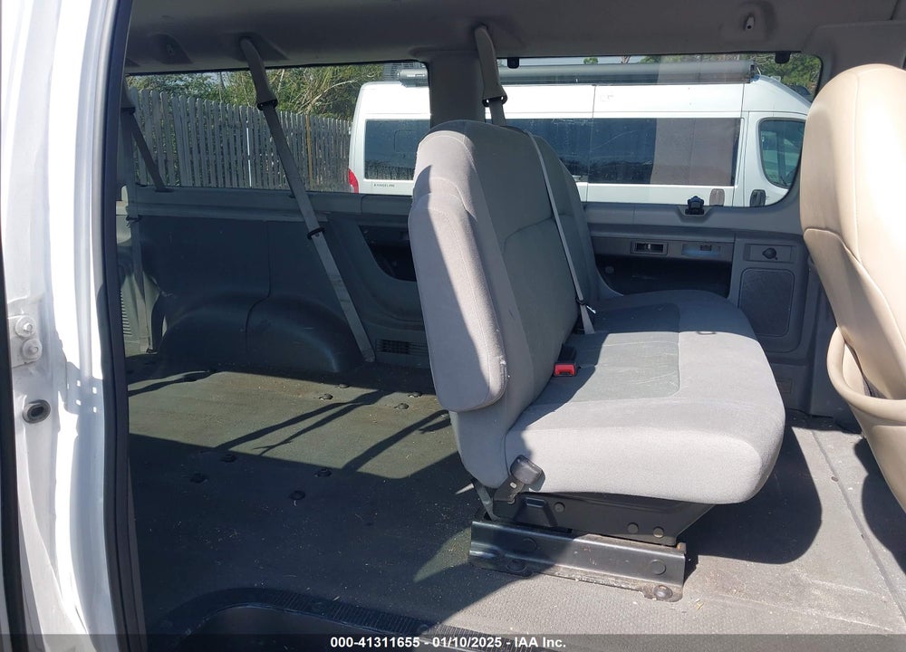 2009 FORD E-350 SUPER DUTY XL/XLT VIN: 1FBNE31L19DA86740