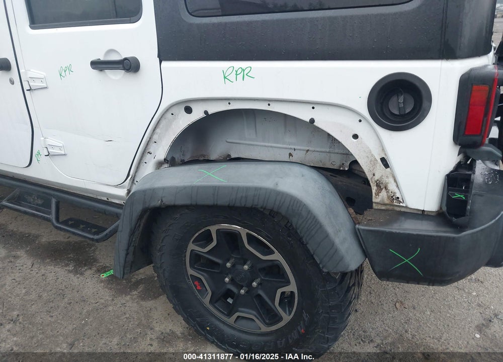 2015 JEEP WRANGLER UNLIMITED SPORT VIN: 1C4BJWDG5FL759394