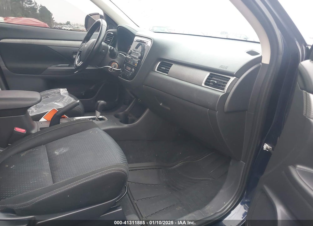 2016 MITSUBISHI OUTLANDER ES VIN: JA4AD2A33GZ030607