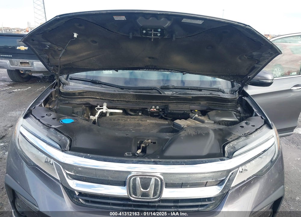 2019 HONDA PILOT TOURING VIN: 5FNYF5H63KB037040