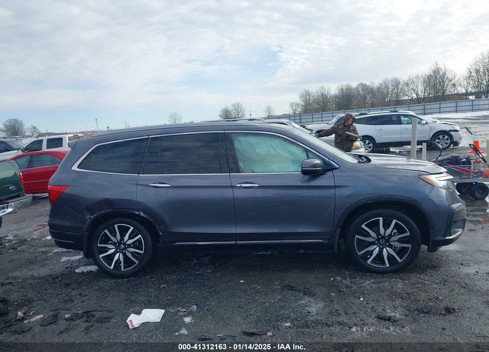 2019 HONDA PILOT TOURING VIN: 5FNYF5H63KB037040