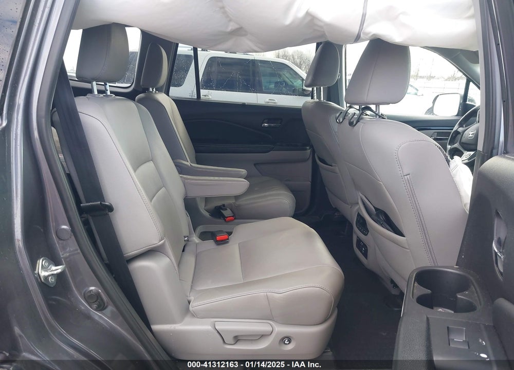 2019 HONDA PILOT TOURING VIN: 5FNYF5H63KB037040