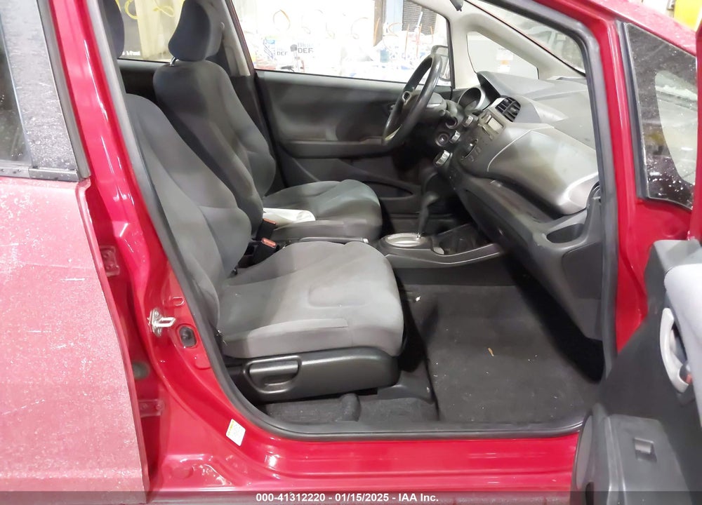 2013 HONDA FIT VIN: JHMGE8H34DC073517