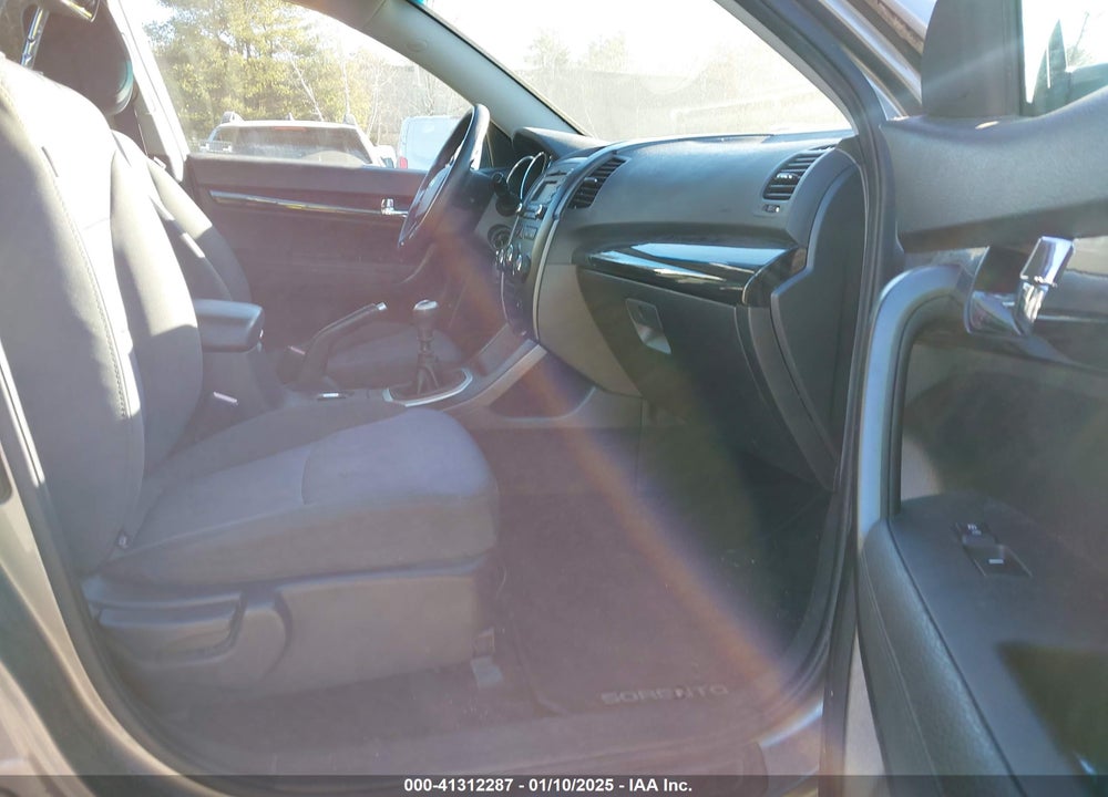 2012 KIA SORENTO LX VIN: 5XYKT3A15CG306134
