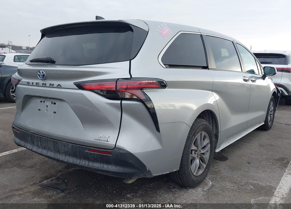 2022 TOYOTA SIENNA XLE VIN: 5TDYRKEC1NS103519