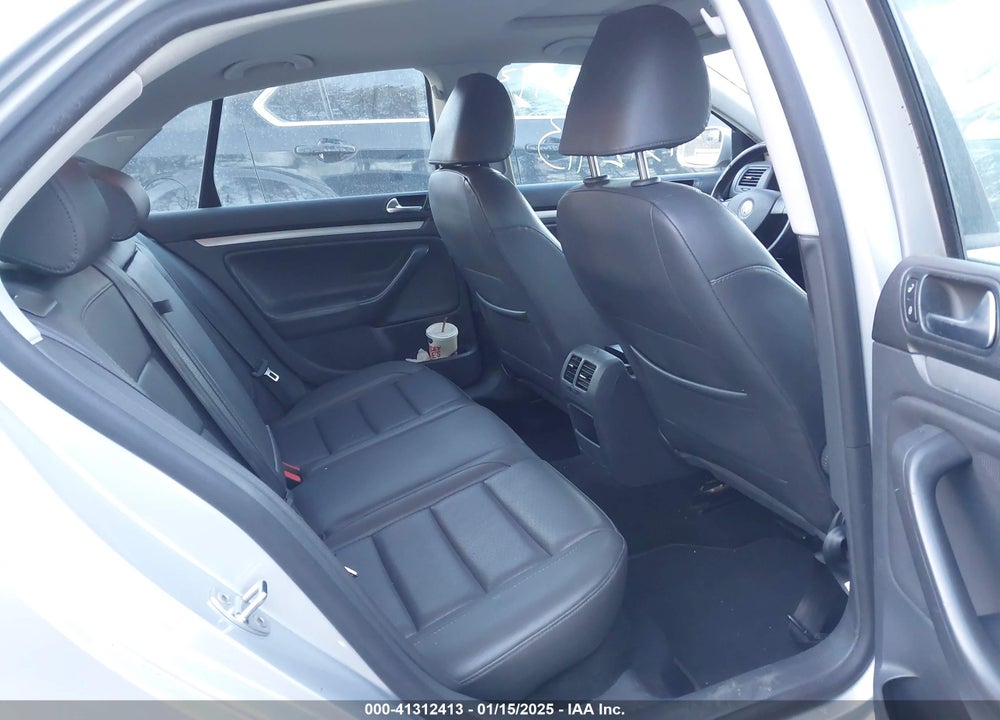 2009 VOLKSWAGEN JETTA VIN: 3VWRJ71K19M027857