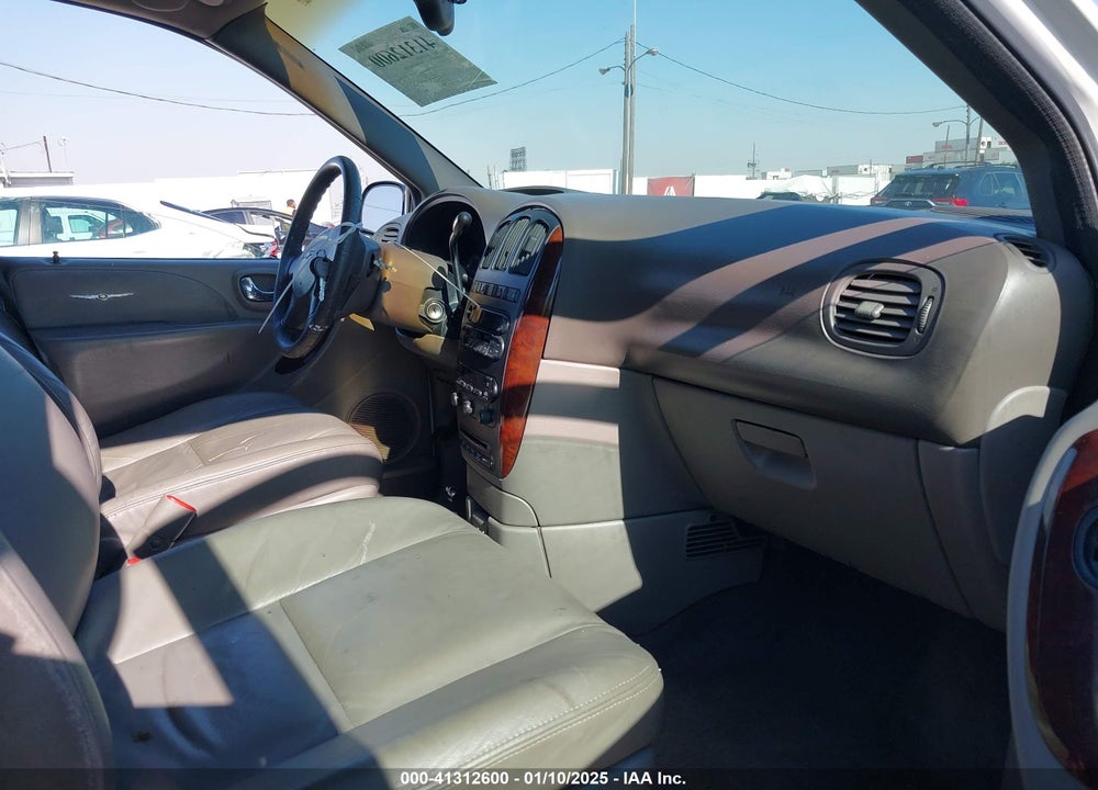 2002 CHRYSLER TOWN & COUNTRY LIMITED VIN: 2C8GP64L22R715175