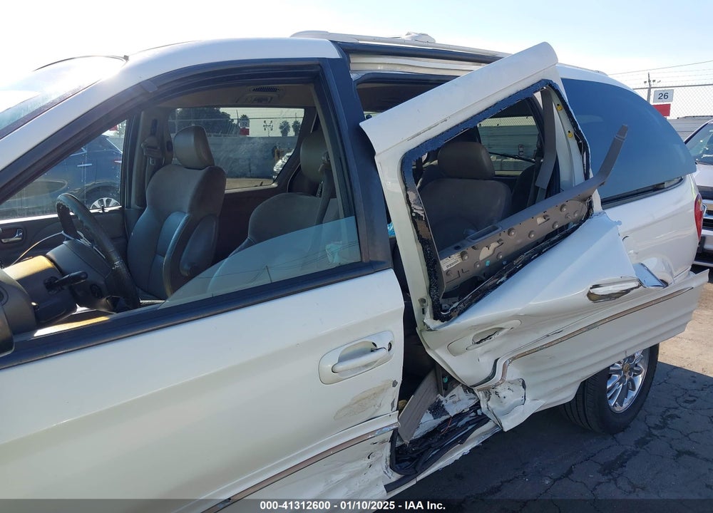 2002 CHRYSLER TOWN & COUNTRY LIMITED VIN: 2C8GP64L22R715175