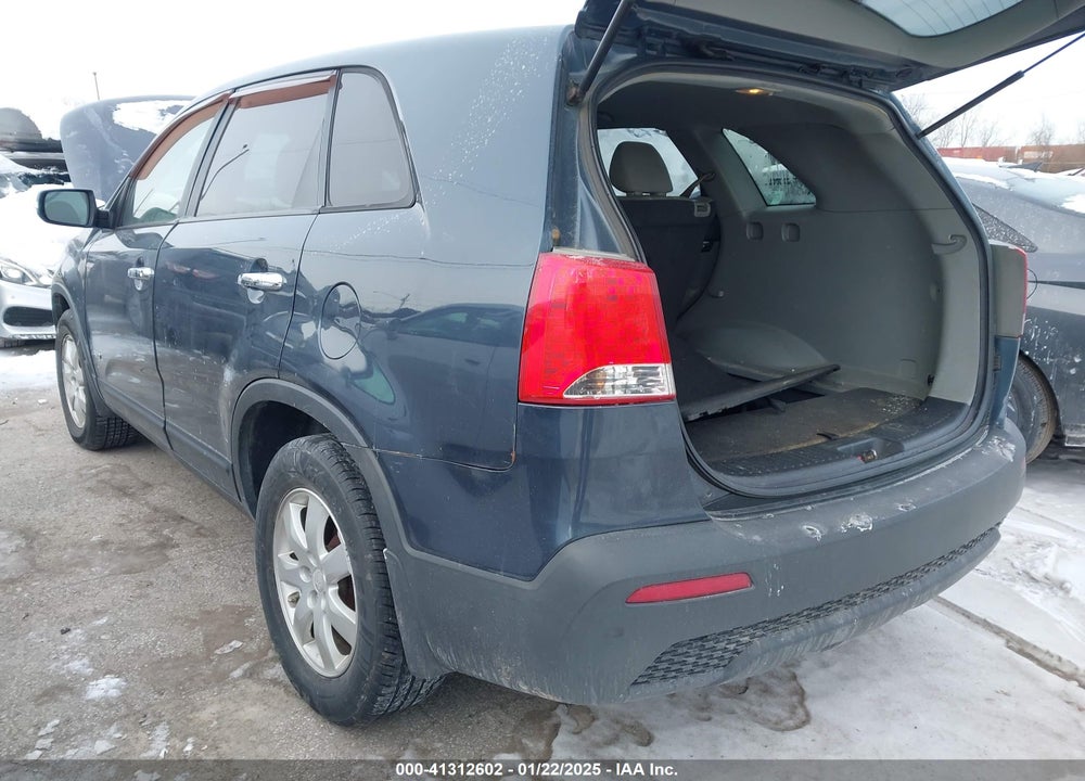 2011 KIA SORENTO LX VIN: 5XYKTCA19BG012718