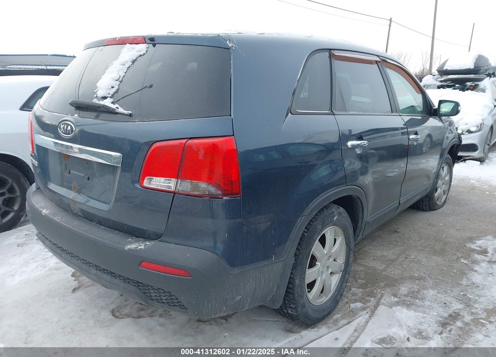 2011 KIA SORENTO LX VIN: 5XYKTCA19BG012718