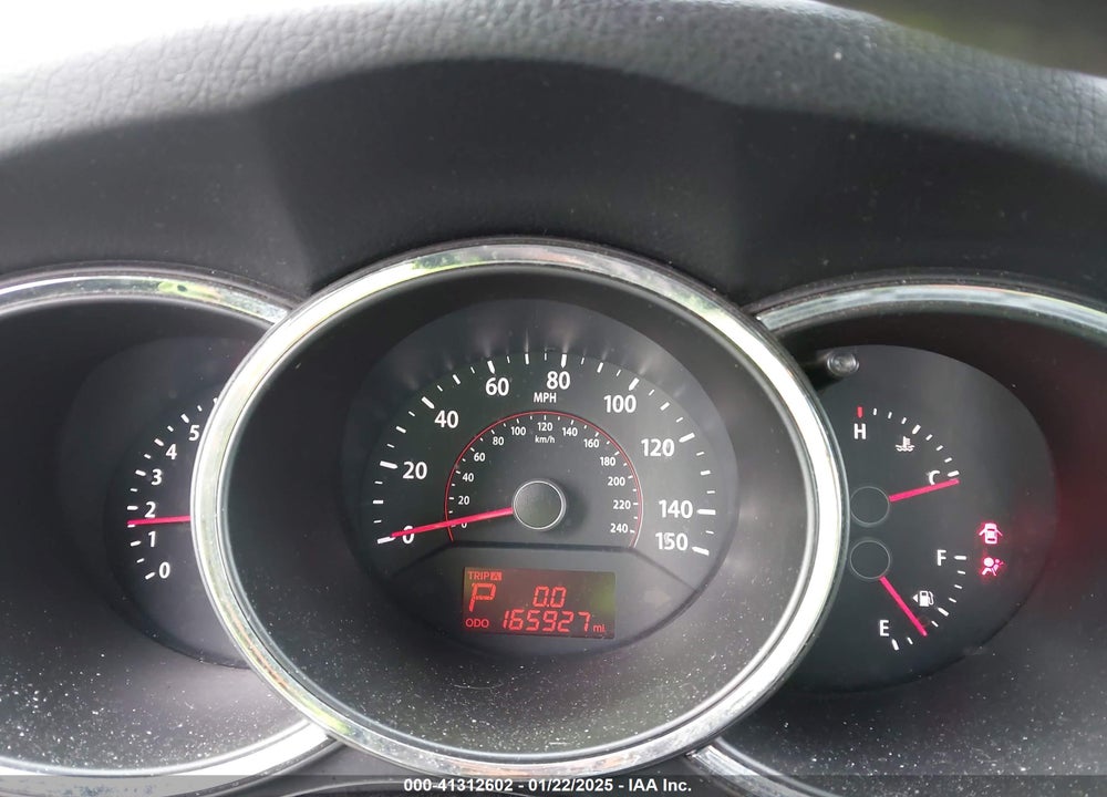 2011 KIA SORENTO LX VIN: 5XYKTCA19BG012718