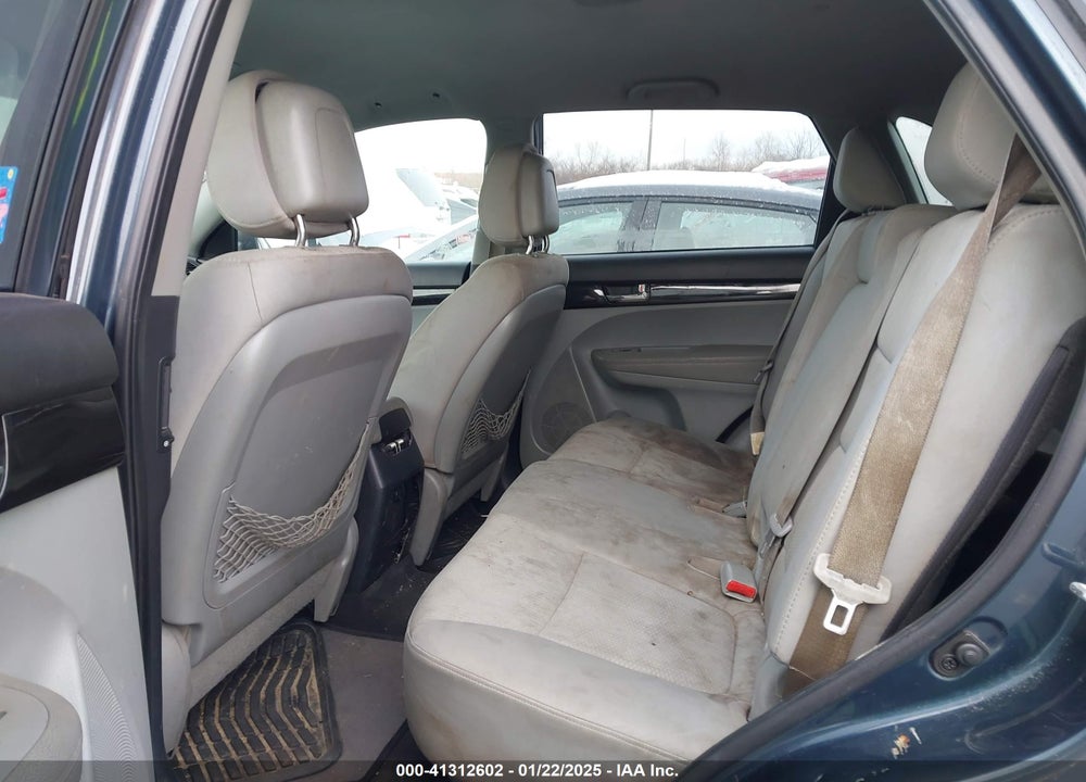 2011 KIA SORENTO LX VIN: 5XYKTCA19BG012718