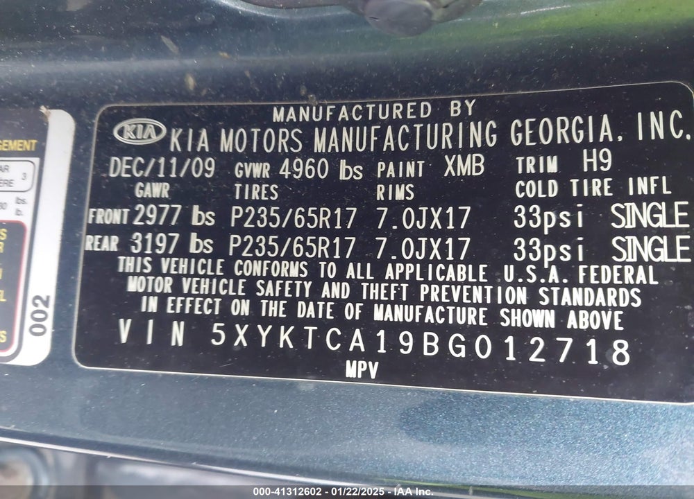 2011 KIA SORENTO LX VIN: 5XYKTCA19BG012718