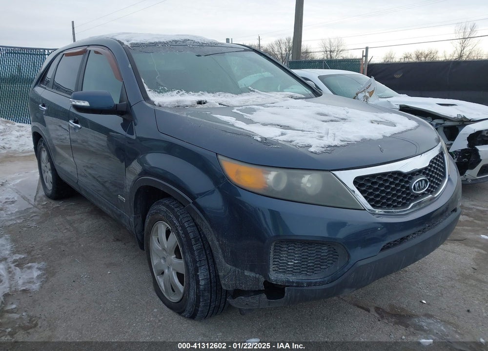 2011 KIA SORENTO LX VIN: 5XYKTCA19BG012718