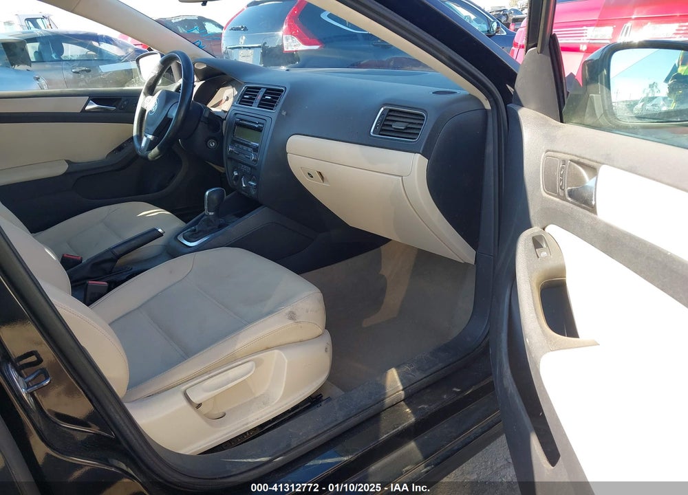 2011 VOLKSWAGEN JETTA VIN: 3VWDX7AJ3BM322125