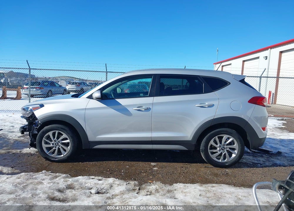 2017 HYUNDAI TUCSON SE VIN: KM8J33A44HU567715