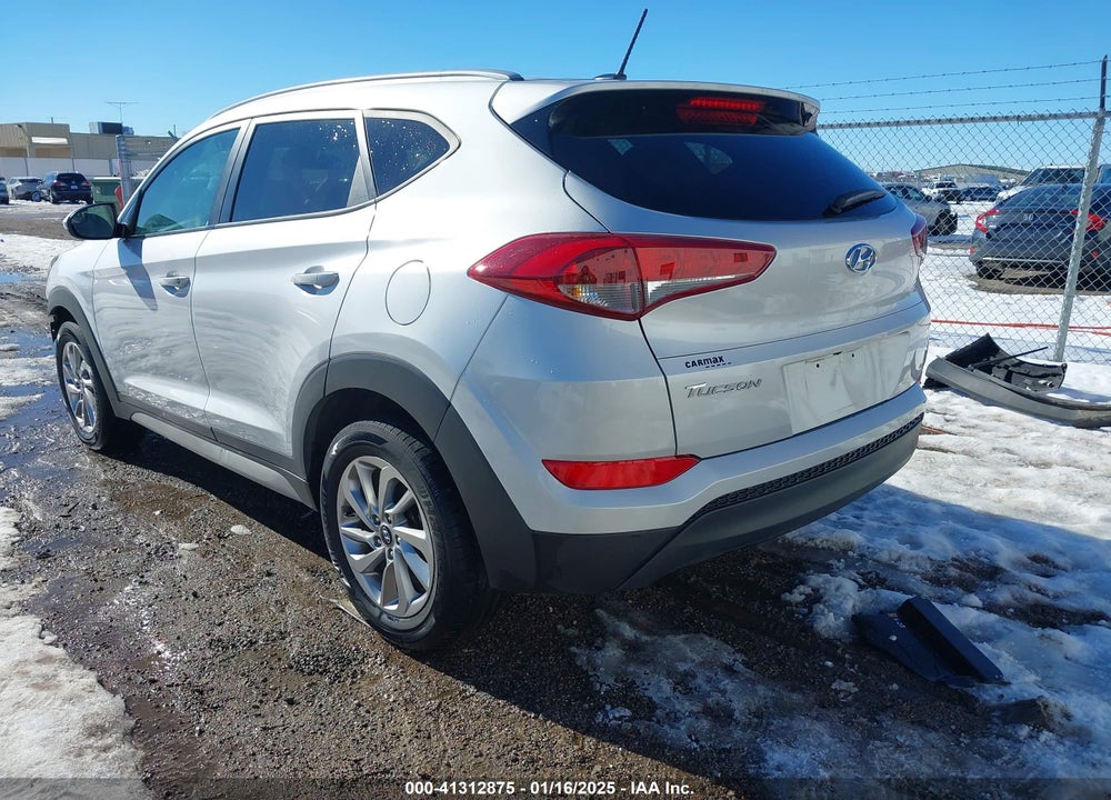 2017 HYUNDAI TUCSON SE VIN: KM8J33A44HU567715