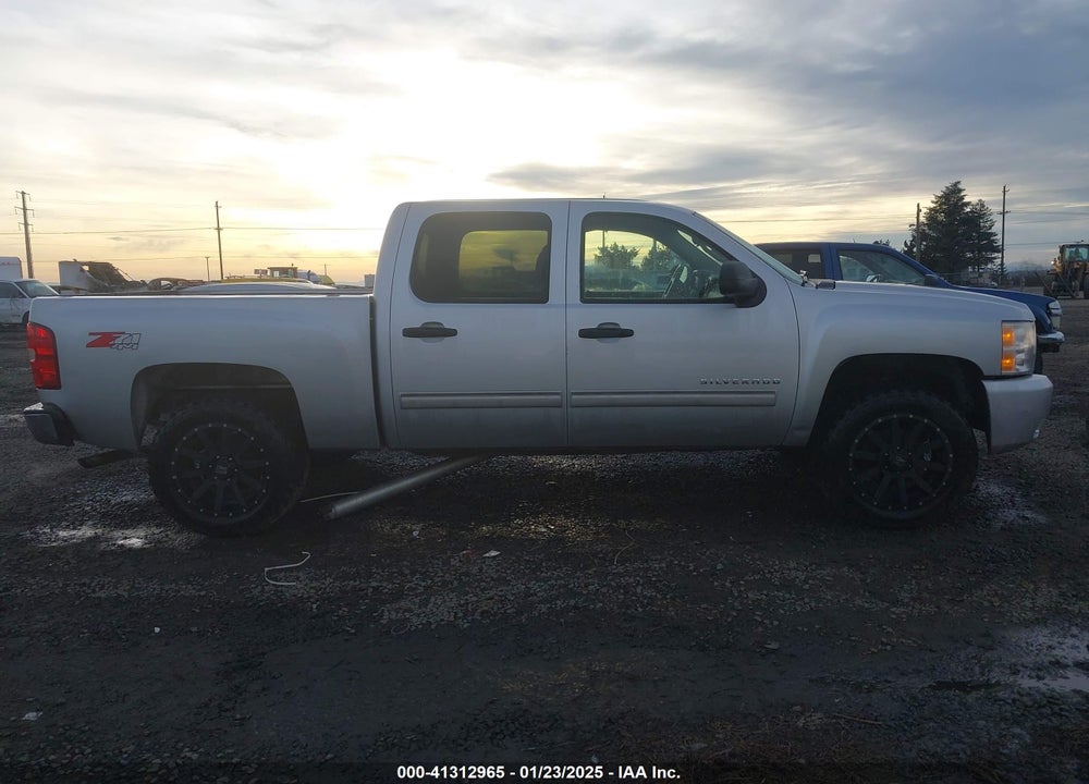 2011 CHEVROLET SILVERADO 1500 LT VIN: 3GCPKSE38BG242699