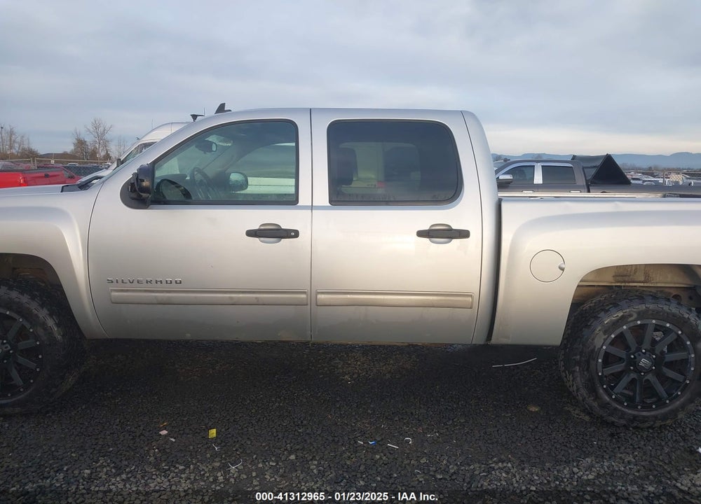 2011 CHEVROLET SILVERADO 1500 LT VIN: 3GCPKSE38BG242699