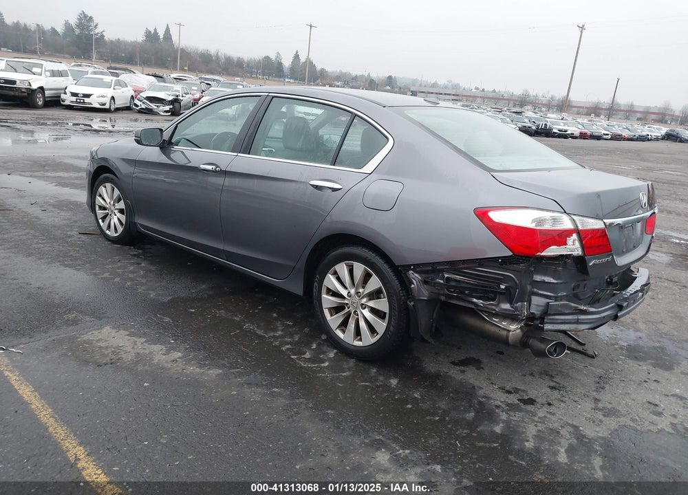 2015 HONDA ACCORD SEDAN VIN: 1HGCR3F86FA033106