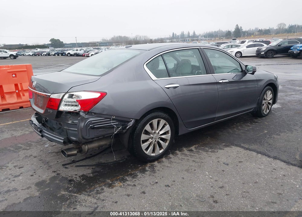 2015 HONDA ACCORD SEDAN VIN: 1HGCR3F86FA033106