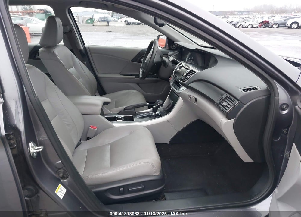 2015 HONDA ACCORD SEDAN VIN: 1HGCR3F86FA033106